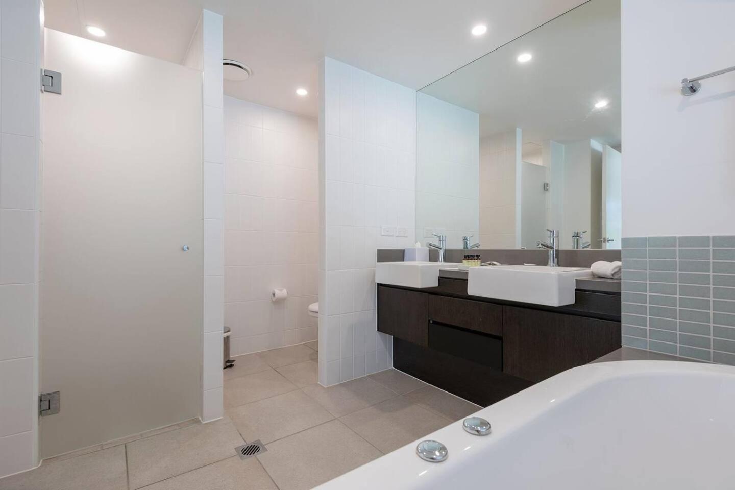 Rooftop Tranquility At Stunning Temple Apartment Port Douglas